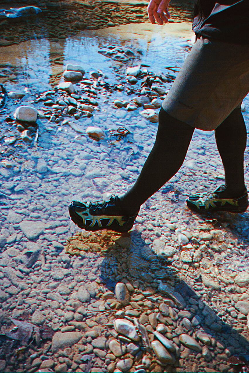 「グラミチ×サロモン」アウトドアの両雄初コラボ。サンダル履きもできるハイブリッドスニーカー - 52枚目の画像