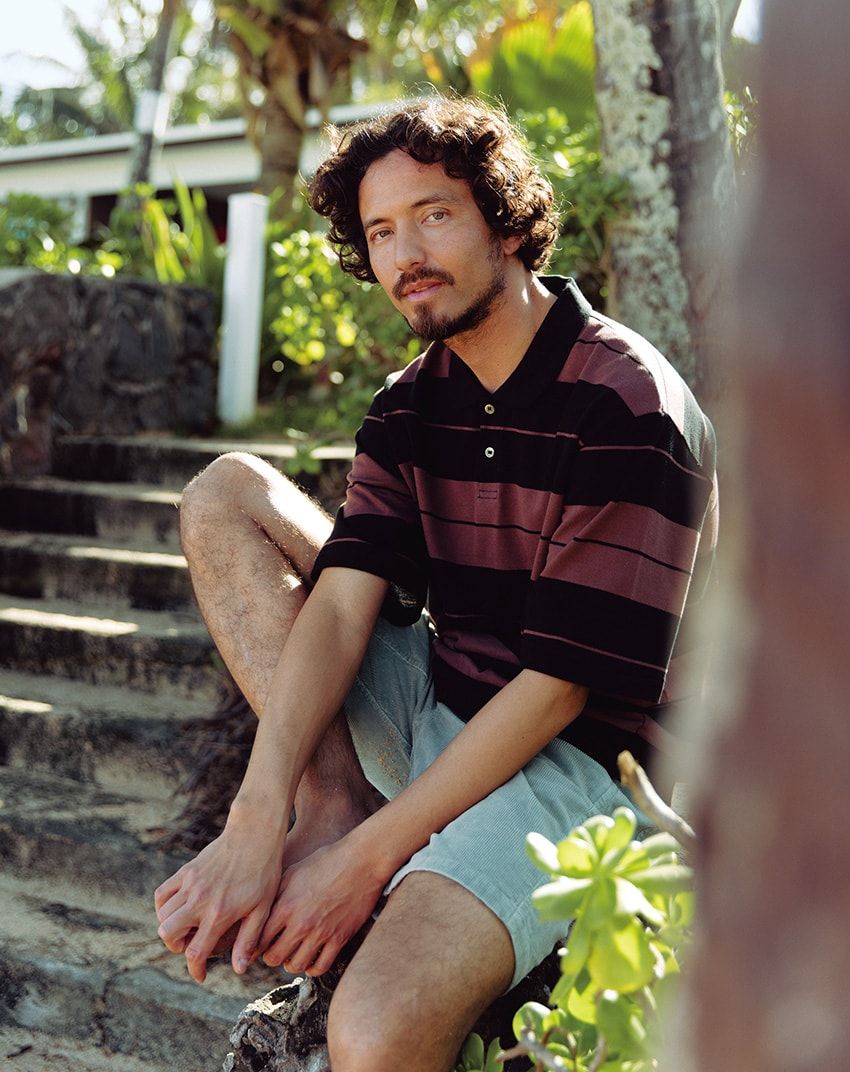 ポロシャツをちょっとルーズな感覚で。大人らしい旅スタイルに欠かせないポロ使い - 1枚目の画像