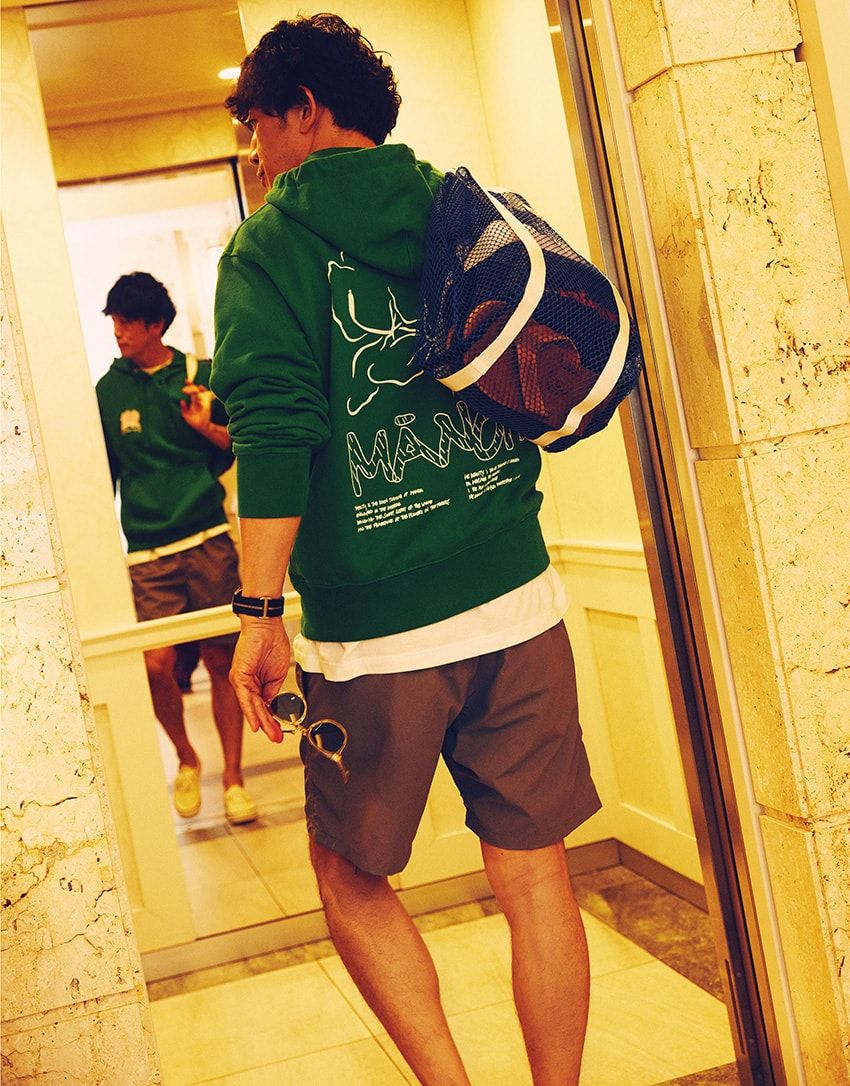 開放感はキープ、肌見せのバランス◎。リゾートスタイルの最強コンビ“長袖×ショーツ”万能説 - 3枚目の画像