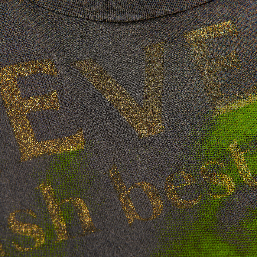 ベルベルジン藤原氏も参加の“デニムと相性抜群なコラボT”、焼け具合も