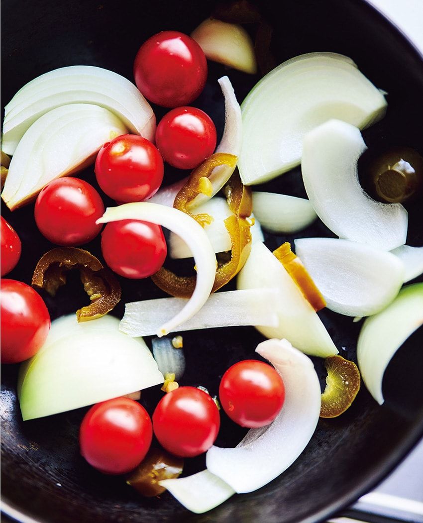 三浦マーシー流「ホットドッグ」レシピ。意外なマッシュポテト入りで鬼ウマ！ - 1枚目の画像