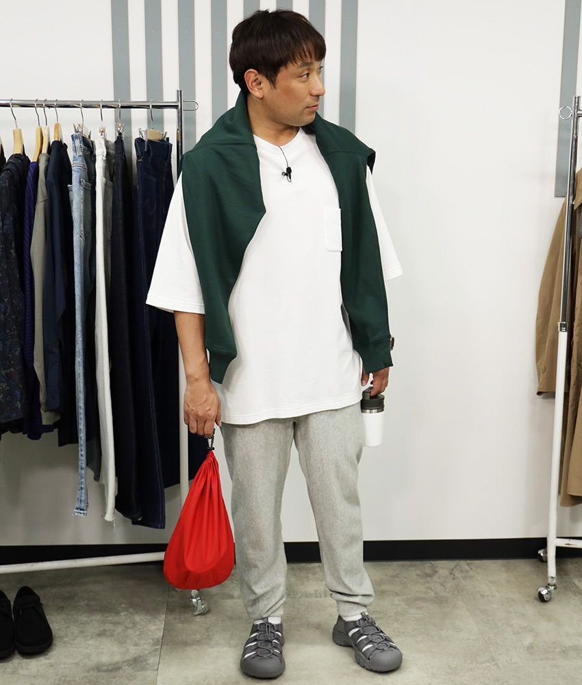アルピー酒井がシーン別に実践！ 40代の必勝“スウェットパンツ”着回し術。使ったのはチャンピオンの定番品 - 23枚目の画像