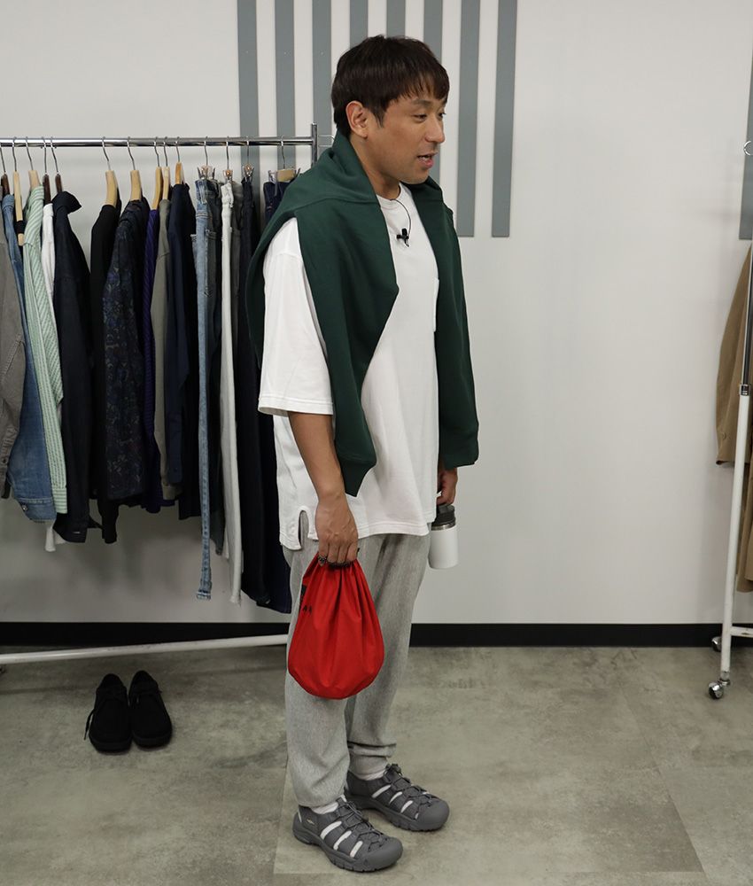 アルピー酒井がシーン別に実践！ 40代の必勝“スウェットパンツ”着回し術。使ったのはチャンピオンの定番品 - 22枚目の画像