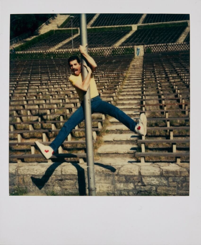 この王冠の落札価格はいかに！ フレディ・マーキュリーの未公開個人所蔵品がオークションに - 3枚目の画像