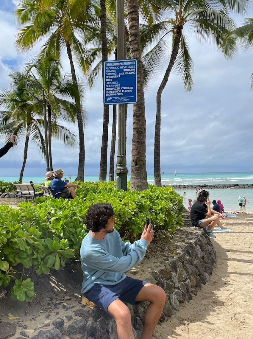 リゾート服もハワイ情報も満載！鈴木亮平さんが表紙のオーシャンズ最新6月号の撮影現場 - 14枚目の画像