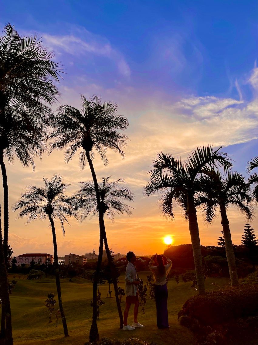 リゾート服もハワイ情報も満載！鈴木亮平さんが表紙のオーシャンズ最新6月号の撮影現場 - 5枚目の画像