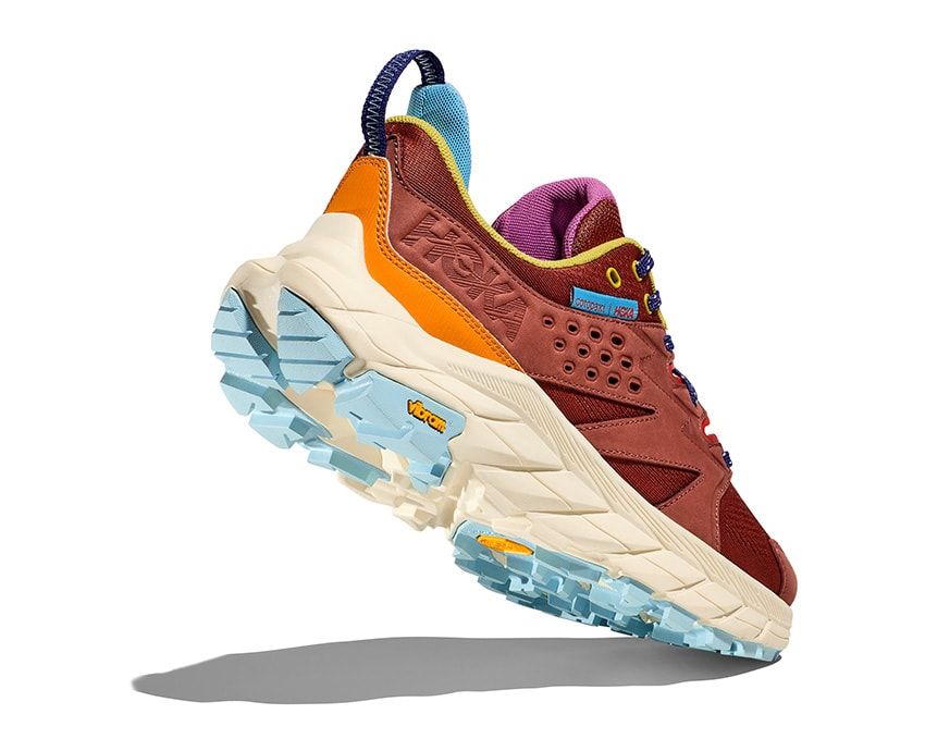 カラフルな「HOKA」は「コトパクシ」とのコラボ作。1点もののヒップパックも登場 - 8枚目の画像