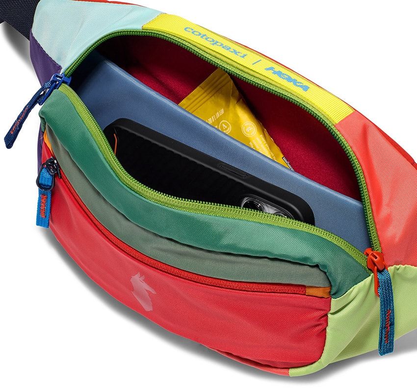 カラフルな「HOKA」は「コトパクシ」とのコラボ作。1点もののヒップパックも登場 - 20枚目の画像