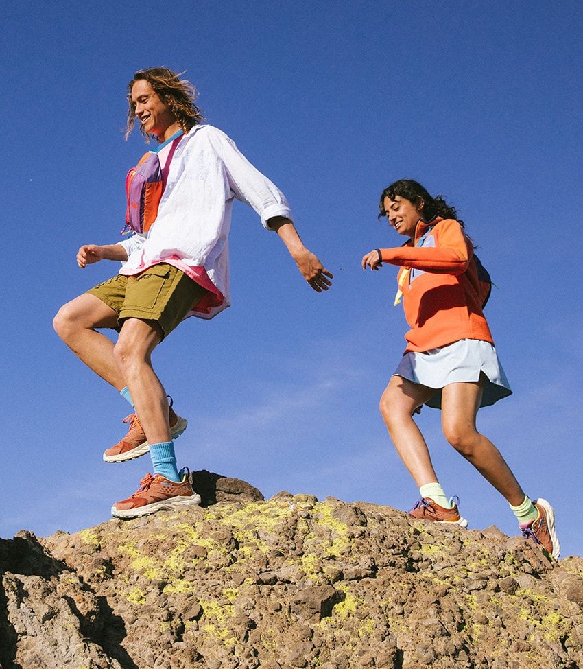 カラフルな「HOKA」は「コトパクシ」とのコラボ作。1点もののヒップパックも登場 - 2枚目の画像