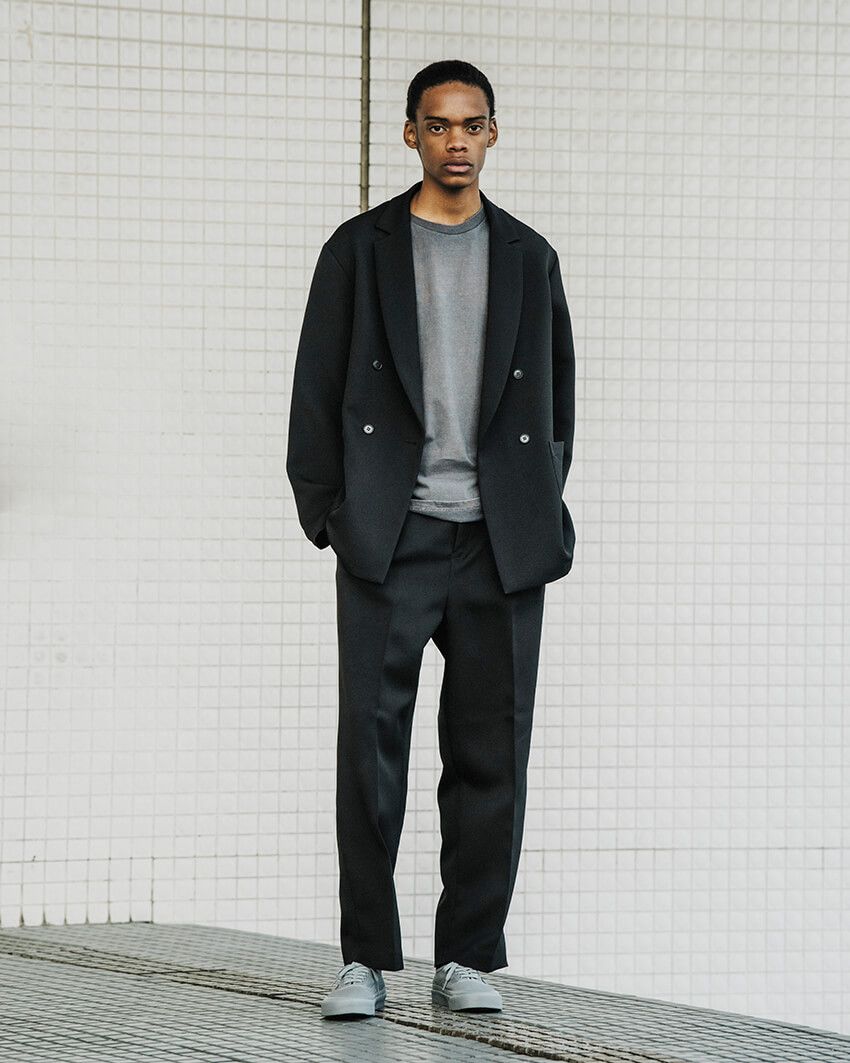 「ソフ×ヴァンズ」はグレーのワントーンで都会的な顔付きに。ジャケットとも相性良し - 21枚目の画像