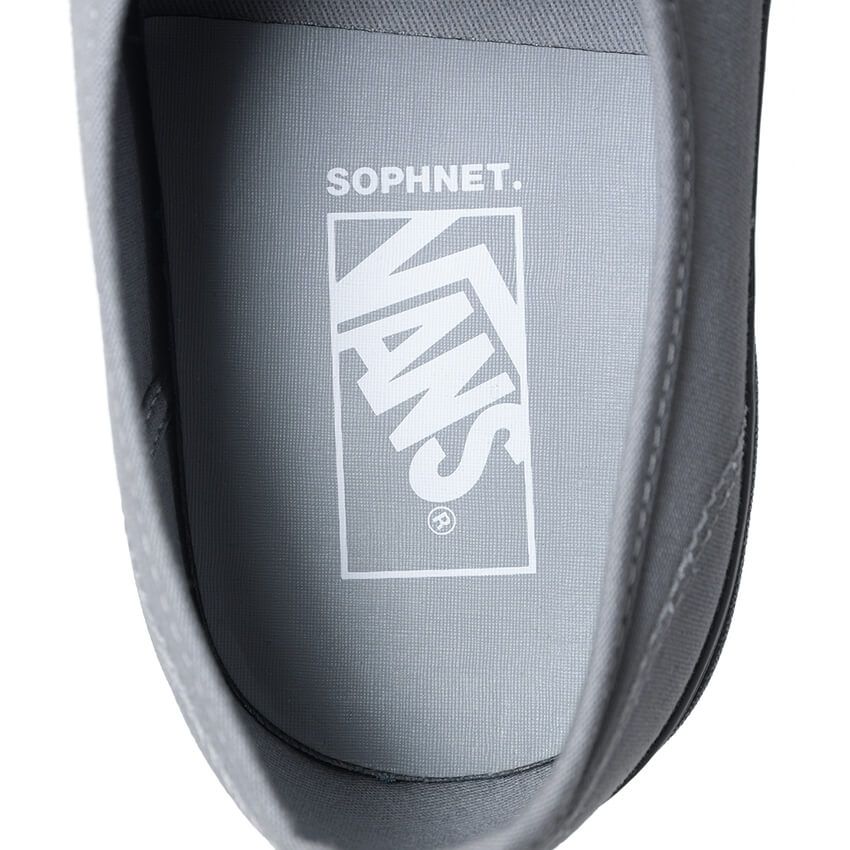 「ソフ×ヴァンズ」はグレーのワントーンで都会的な顔付きに。ジャケットとも相性良し - 17枚目の画像