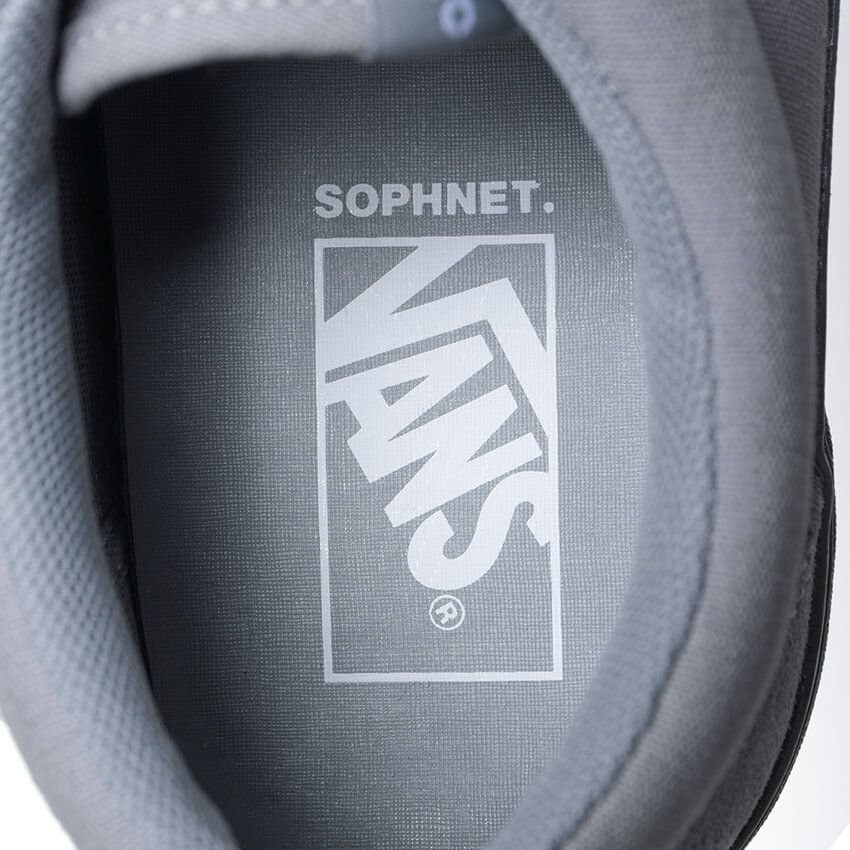 「ソフ×ヴァンズ」はグレーのワントーンで都会的な顔付きに。ジャケットとも相性良し - 7枚目の画像