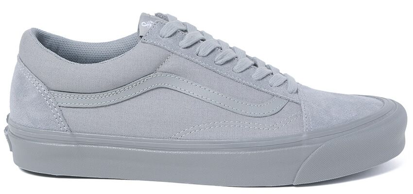 「ソフ×ヴァンズ」はグレーのワントーンで都会的な顔付きに。ジャケットとも相性良し - 4枚目の画像