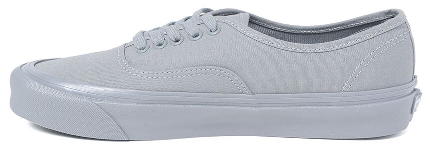 「ソフ×ヴァンズ」はグレーのワントーンで都会的な顔付きに。ジャケットとも相性良し - 15枚目の画像