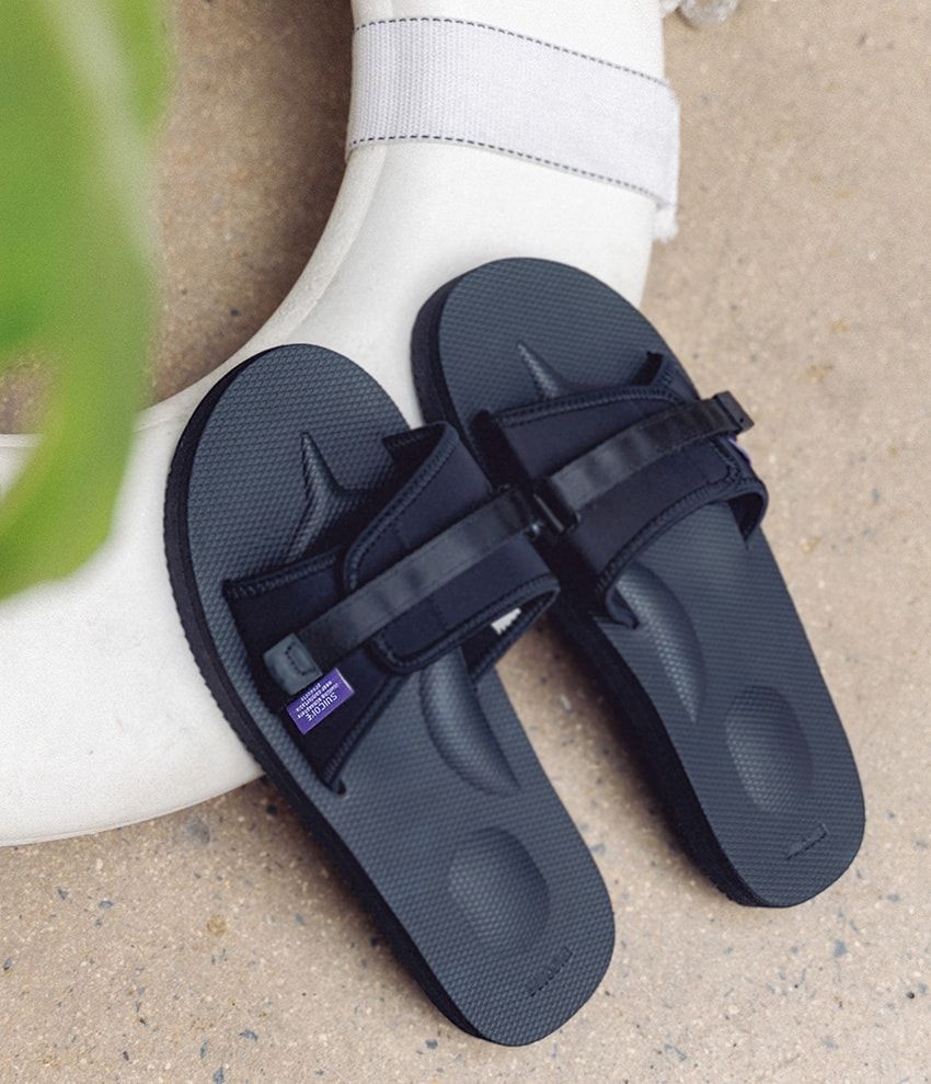 ショッピングからビーチまで！リゾートスタイルを仕上げる“万能サンダル”5選 - 2枚目の画像