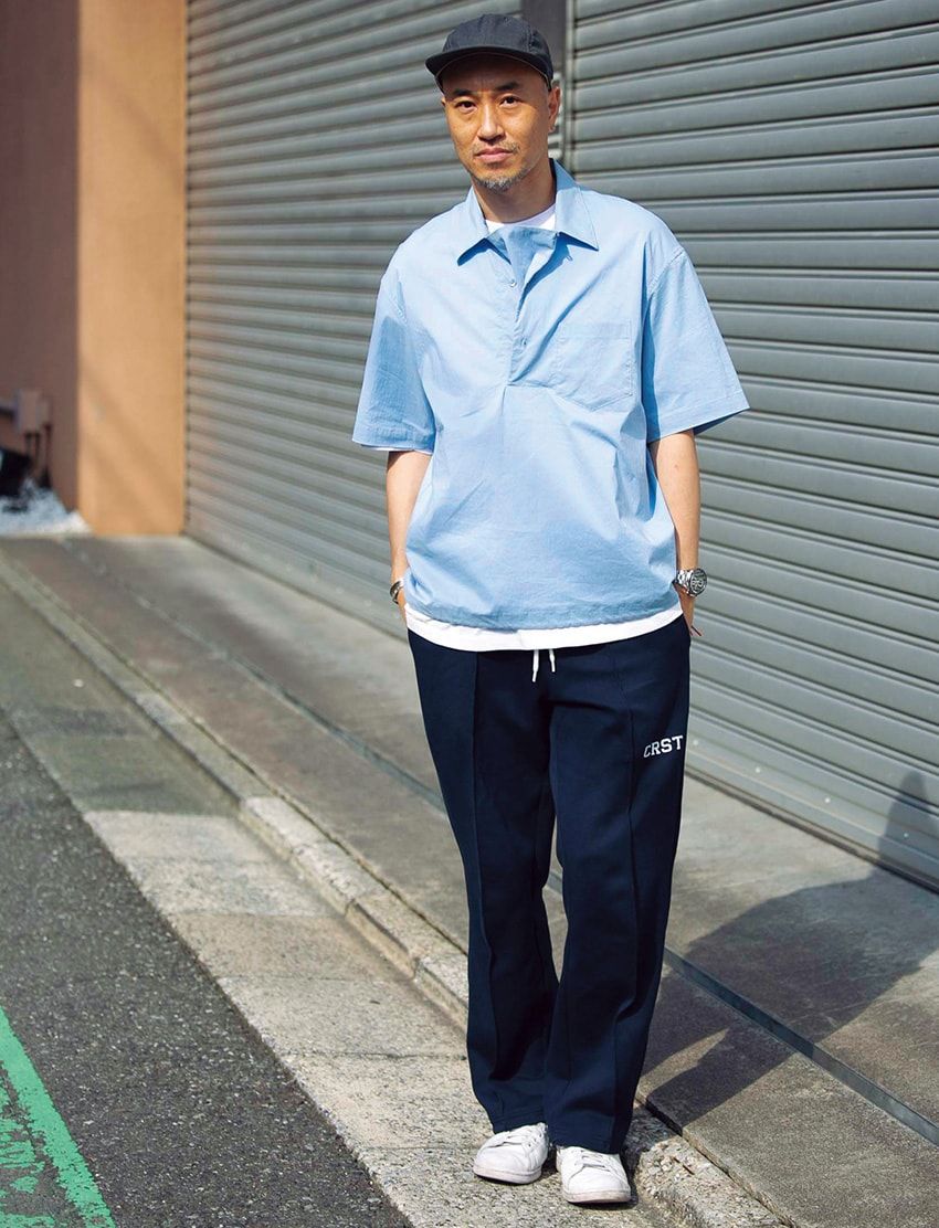 春〜夏の“青シャツ”スタイル7例。大人カジュアルの達人たちのスナップを厳選！ - 4枚目の画像