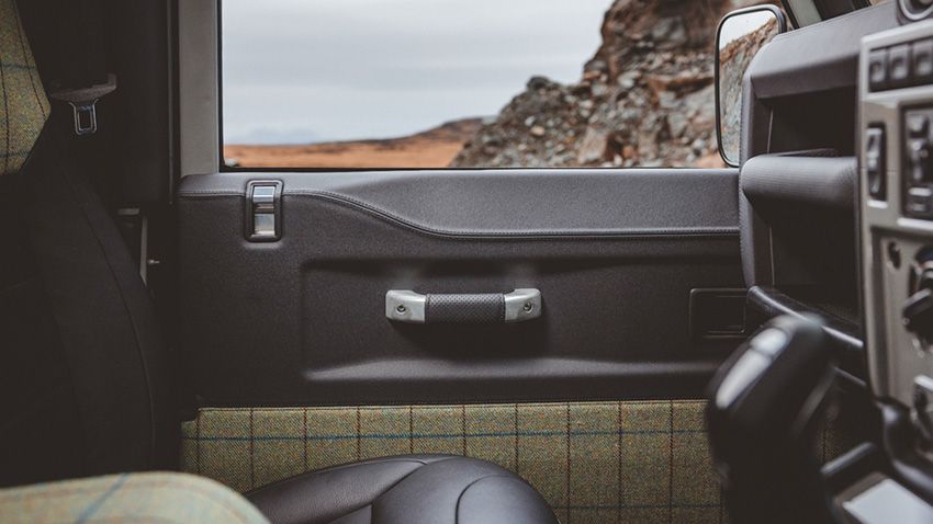 1965年製「クラシックディフェンダー」が新車で!? 最新機能を盛り込んだ古き佳き一台 - 21枚目の画像