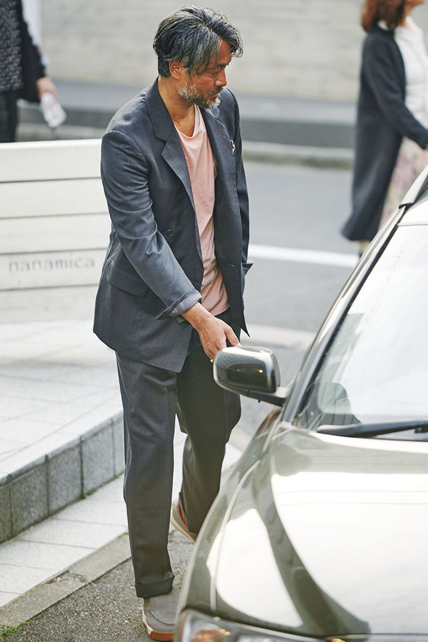 軽アウターにセットアップ。まだ肌寒いこの時期に……種市 暁のカジュアルだけど大人なスタイル7選！ - 2枚目の画像