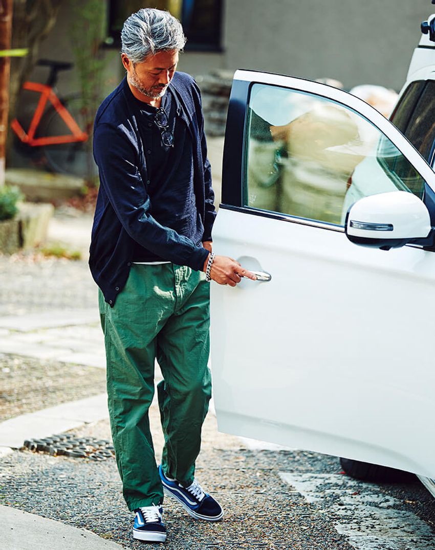 軽アウターにセットアップ。まだ肌寒いこの時期に……種市 暁のカジュアルだけど大人なスタイル7選！ - 3枚目の画像