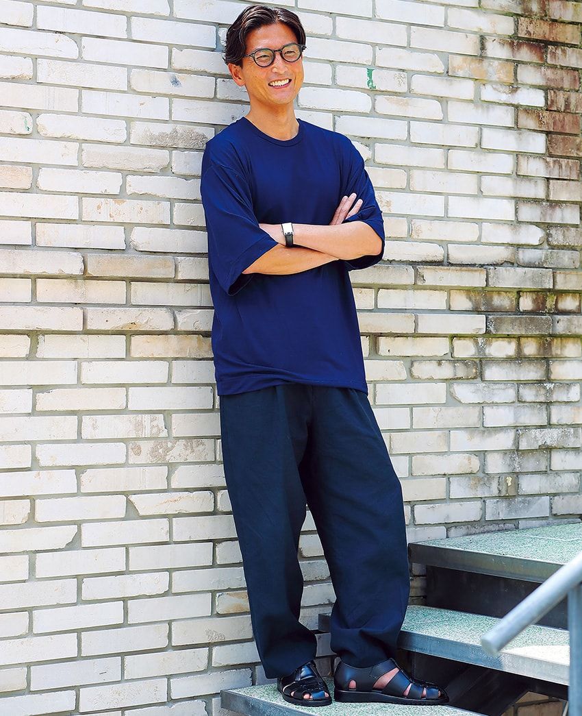 個性が際立つ“オールネイビー”スタイル6例。清潔感と抜け感を両立した匠たちの着こなし術 - 3枚目の画像