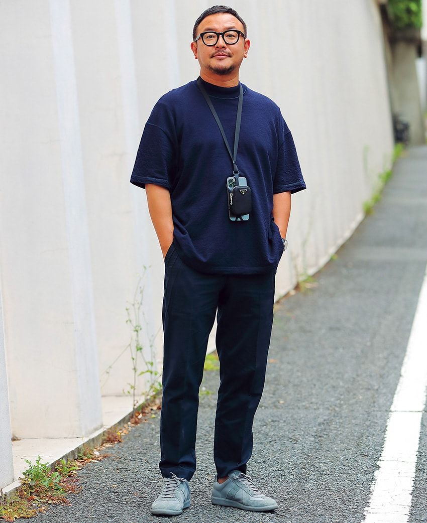 個性が際立つ“オールネイビー”スタイル6例。清潔感と抜け感を両立した匠たちの着こなし術 - 5枚目の画像