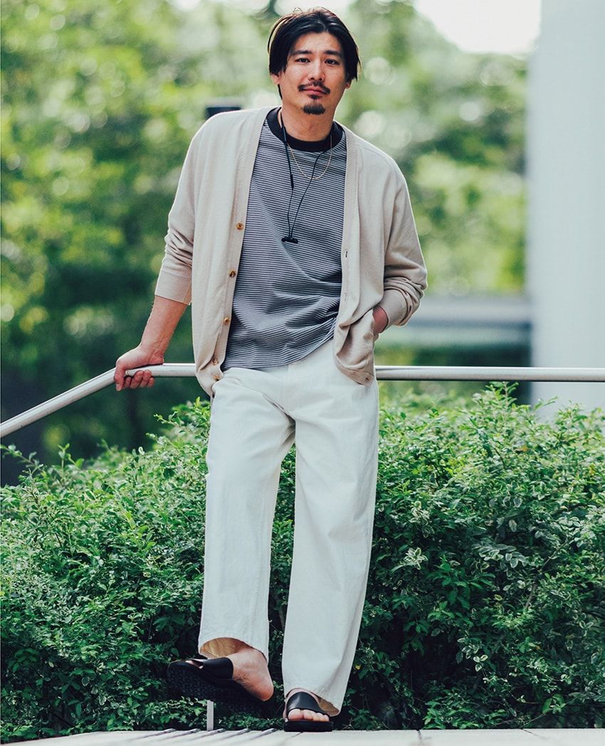 “大人見え”するデニムは濃紺か白！そこにカーディガンを足せばパーフェクト - 1枚目の画像