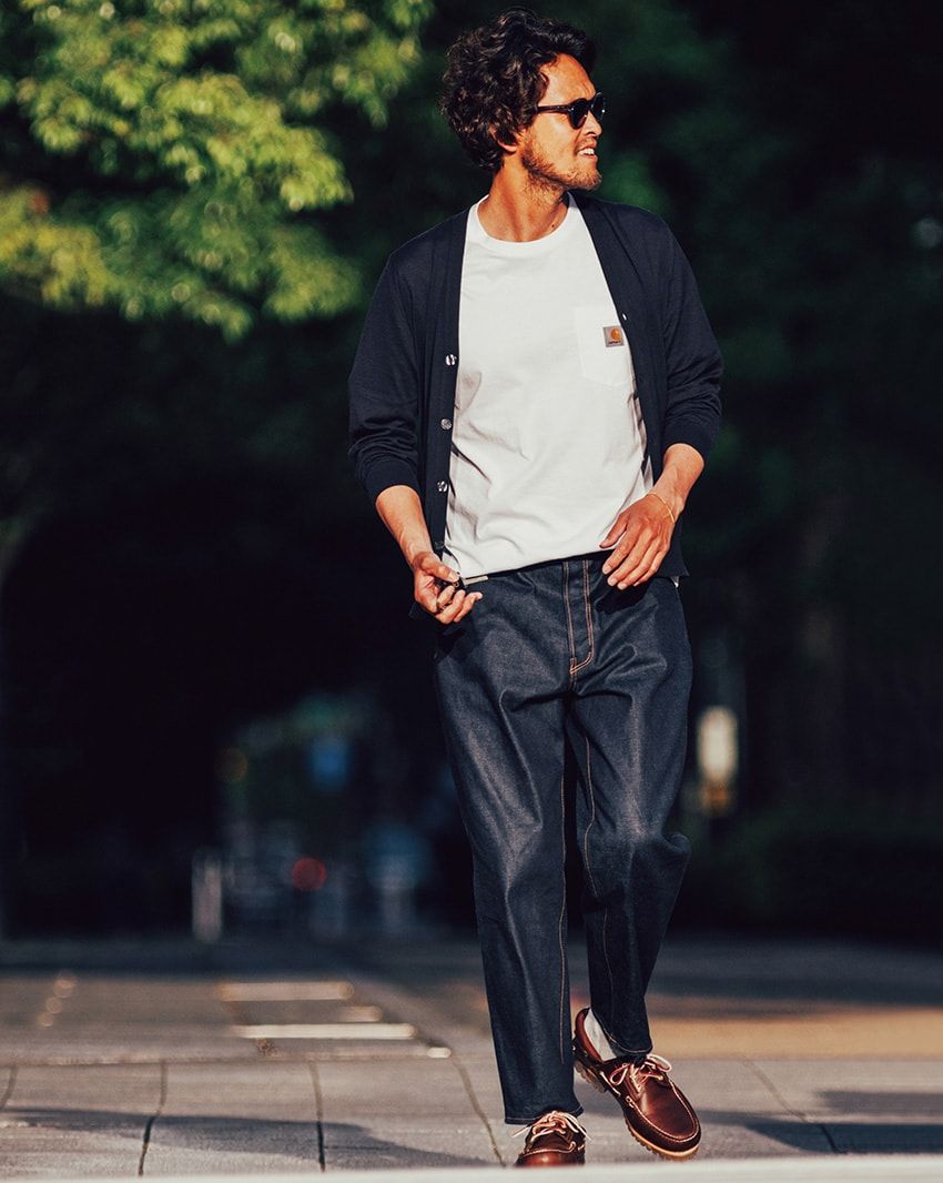 “大人見え”するデニムは濃紺か白！そこにカーディガンを足せばパーフェクト - 2枚目の画像