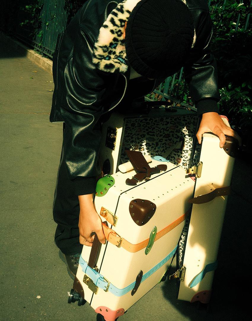 気分がアガるポップな色使いの「グローブ・トロッター」はゴルフ・ラ・フルールとのコラボ作 - 2枚目の画像