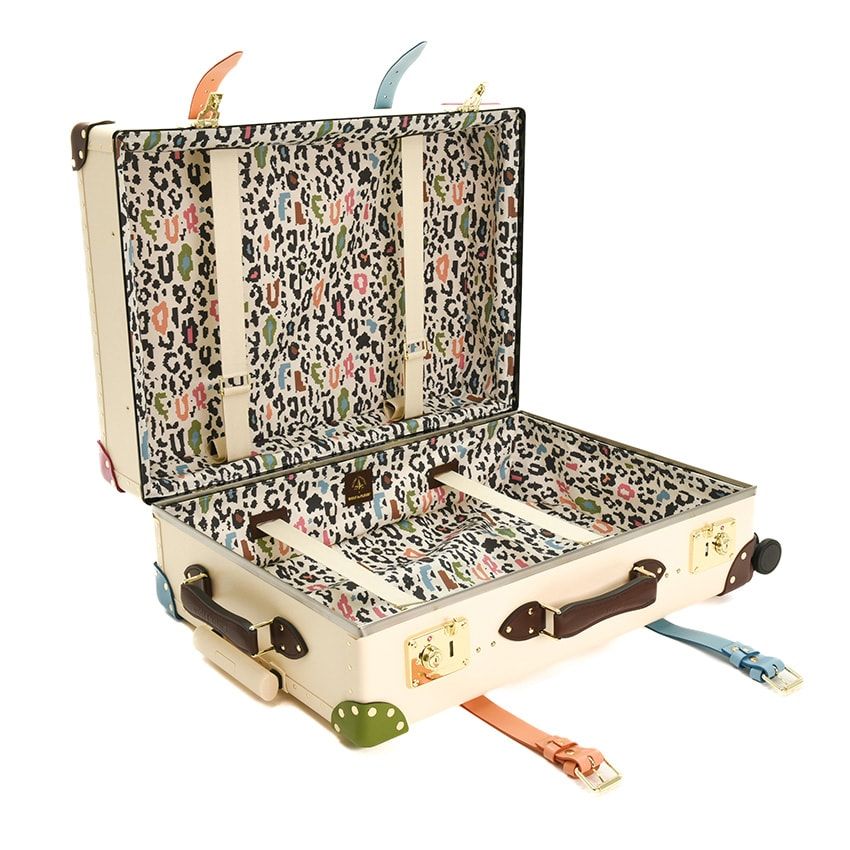 気分がアガるポップな色使いの「グローブ・トロッター」はゴルフ・ラ・フルールとのコラボ作 - 19枚目の画像