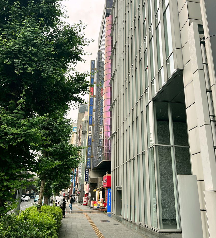 「ガイアの夜明け」密着商品をデザインした看板娘が、隣の席の大先輩に相談していた - 3枚目の画像