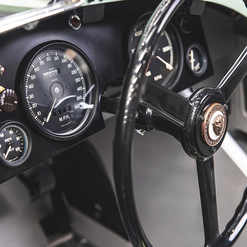 【クラシックジャガー復刻】ル・マン24時間耐久レースで優勝した伝説の車の値段は？ - 7枚目の画像