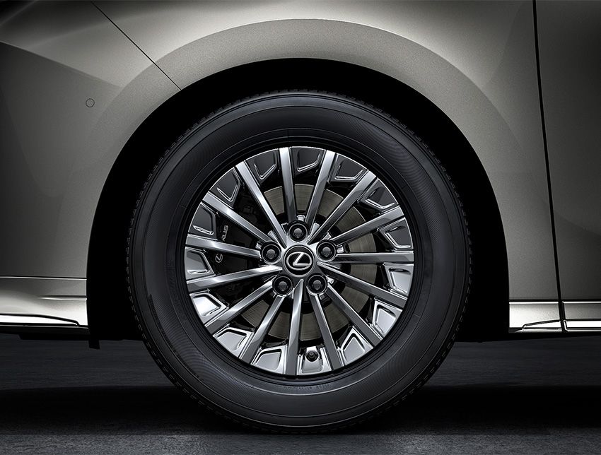 ボルボのリムジン、レクサスのミニバン、マイバッハのSUV。現代の“リアル高級車”3選 - 17枚目の画像