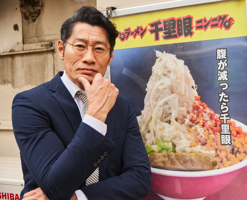 肉体派の50代・平山祐介が体当たり検証！超人気の二郎系ラーメンを“全マシ”で食べた結果…… - 5枚目の画像