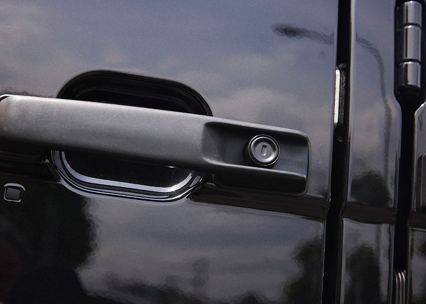 全パーツをブラックにカスタム！愛車メルセデス“Gクラス”に滲むスタイリストの矜持 - 26枚目の画像