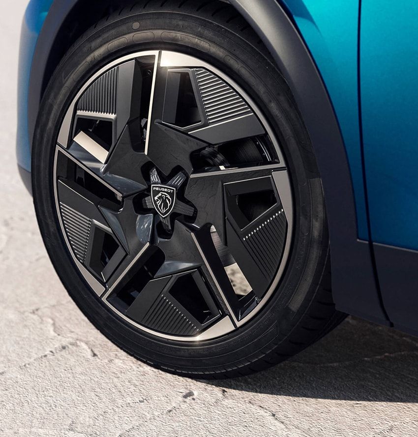 「プジョー」新型408はファストバック。デザイン性と実用性を備えた唯一無二のスタイル - 4枚目の画像