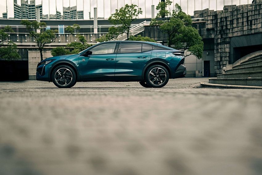 「プジョー」新型408はファストバック。デザイン性と実用性を備えた唯一無二のスタイル - 44枚目の画像