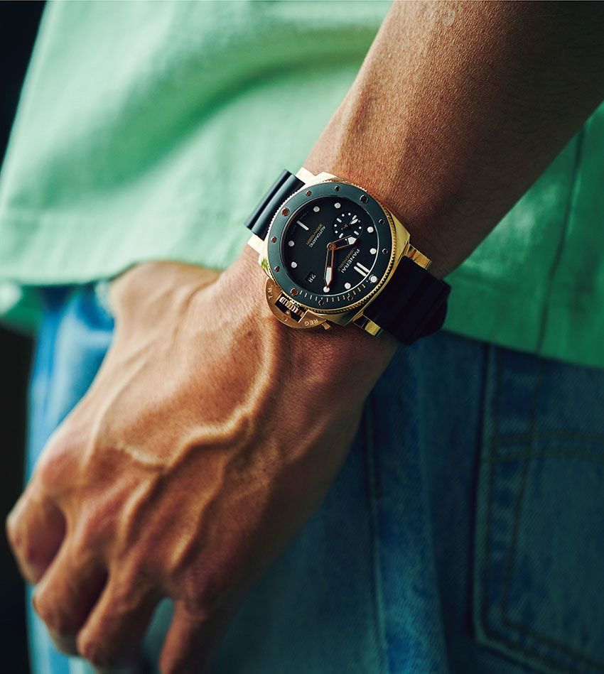 Tシャツ＆デニムに「パネライ」サブマーシブル ゴールドテック。金で夏コーデをスタイルアップ！ - 3枚目の画像