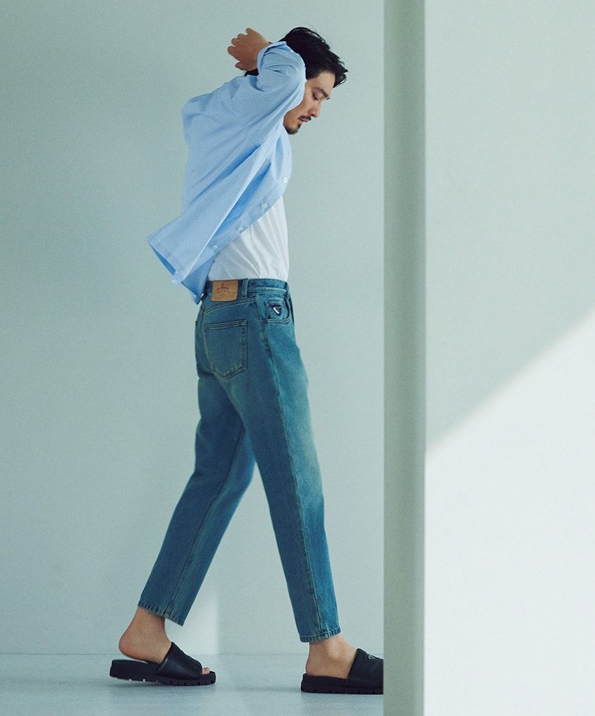 「ジル サンダー＋」の白T、「プラダ」のデニム。プレミアムブランドを日常着に選ぶ贅沢 - 1枚目の画像