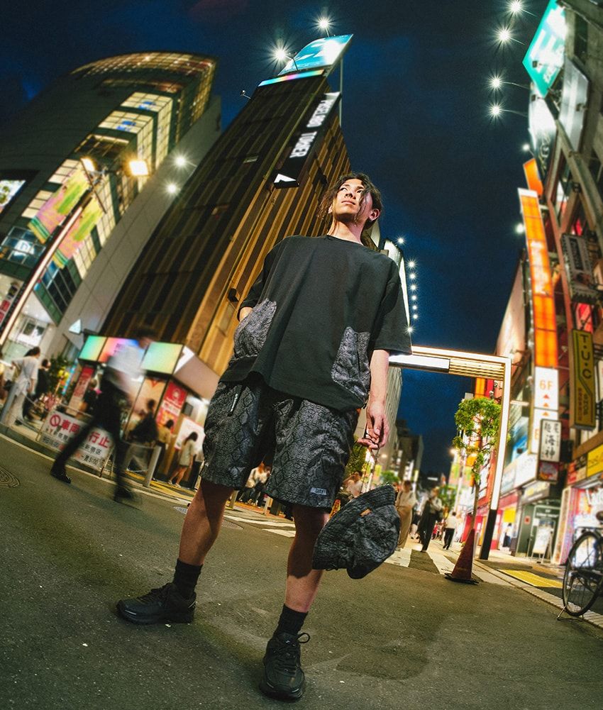 今夏の「アトモス×グリップスワニー」は、大胆なパイソン柄のTシャツ、ショーツ、ハットの3型 - 2枚目の画像