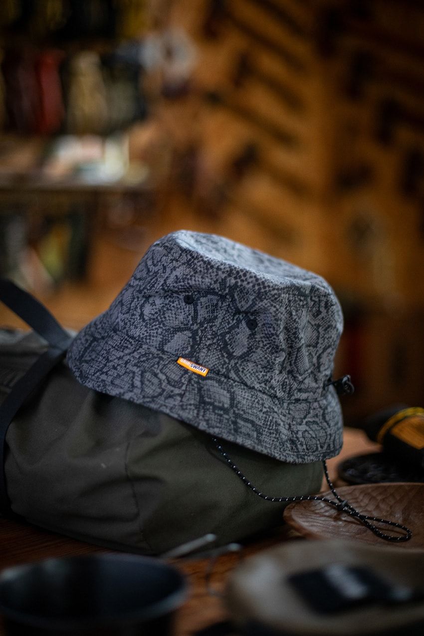 今夏の「アトモス×グリップスワニー」は、大胆なパイソン柄のTシャツ、ショーツ、ハットの3型 - 45枚目の画像