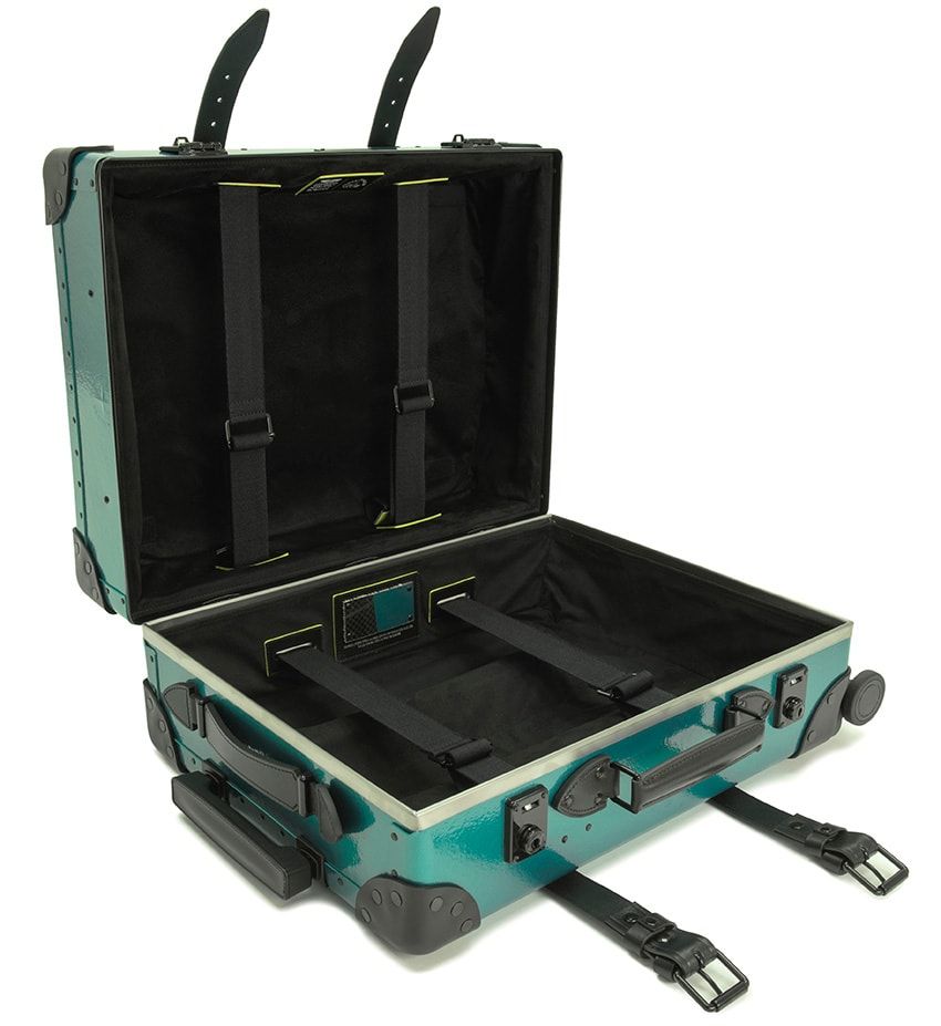 50個限定「アストン・マーティン」のグローブ・トロッター。F1マシンのカウルの一部がライニングに！ - 2枚目の画像