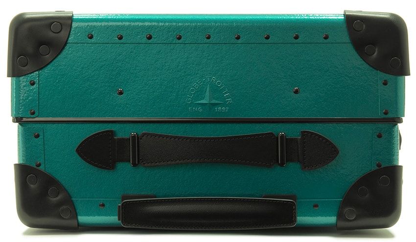 50個限定「アストン・マーティン」のグローブ・トロッター。F1マシンのカウルの一部がライニングに！ - 5枚目の画像