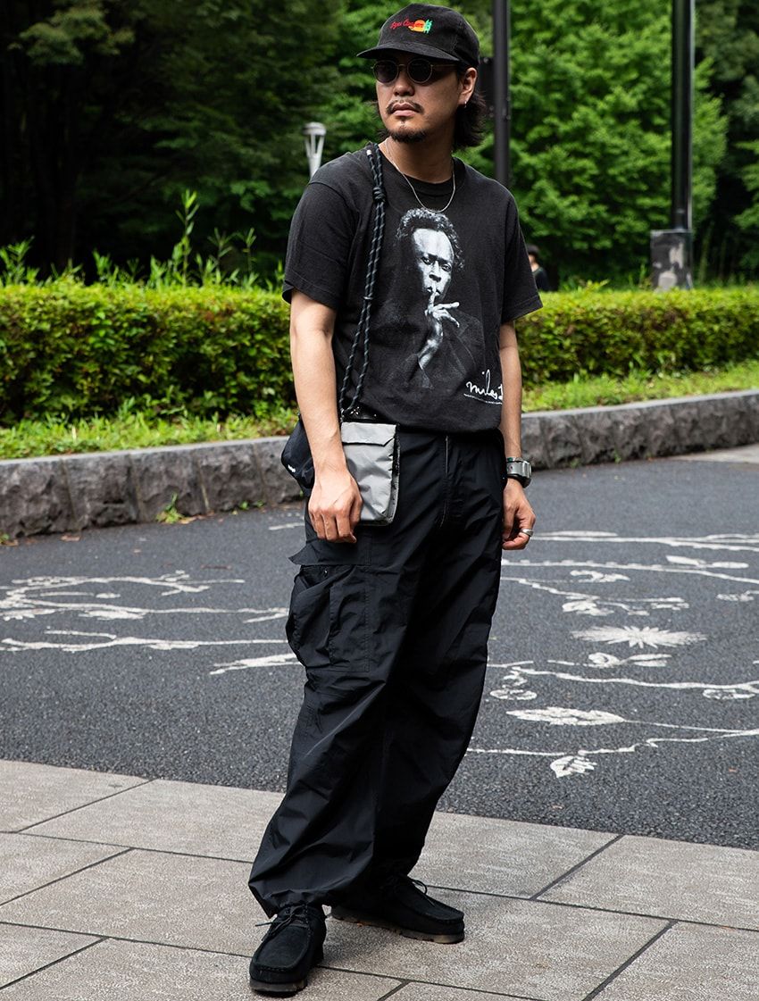 【これ着てフジロック】GORE-TEXで雨を制す、オール黒スタイル。音楽気分は古着ジャズTでアゲる！ - 2枚目の画像