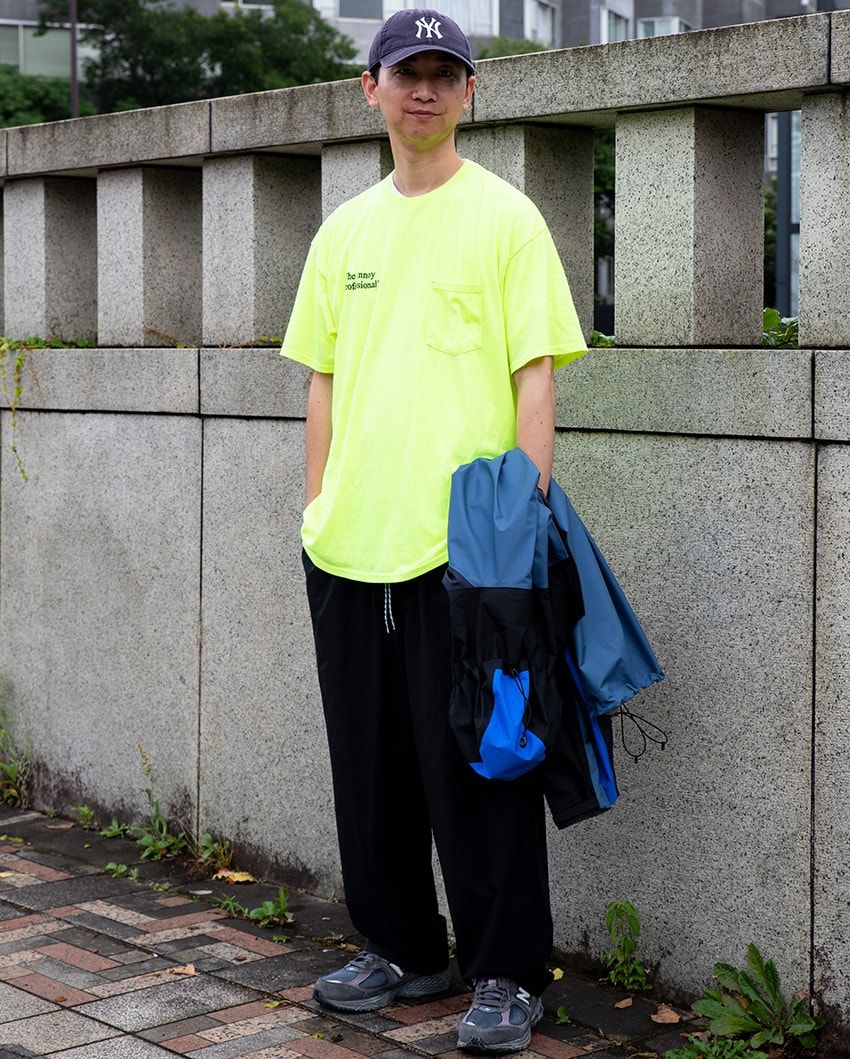 GORE-TEXのニューバランスにアークのアウター……“フェス迷子”にならない派手色スタイル - 4枚目の画像