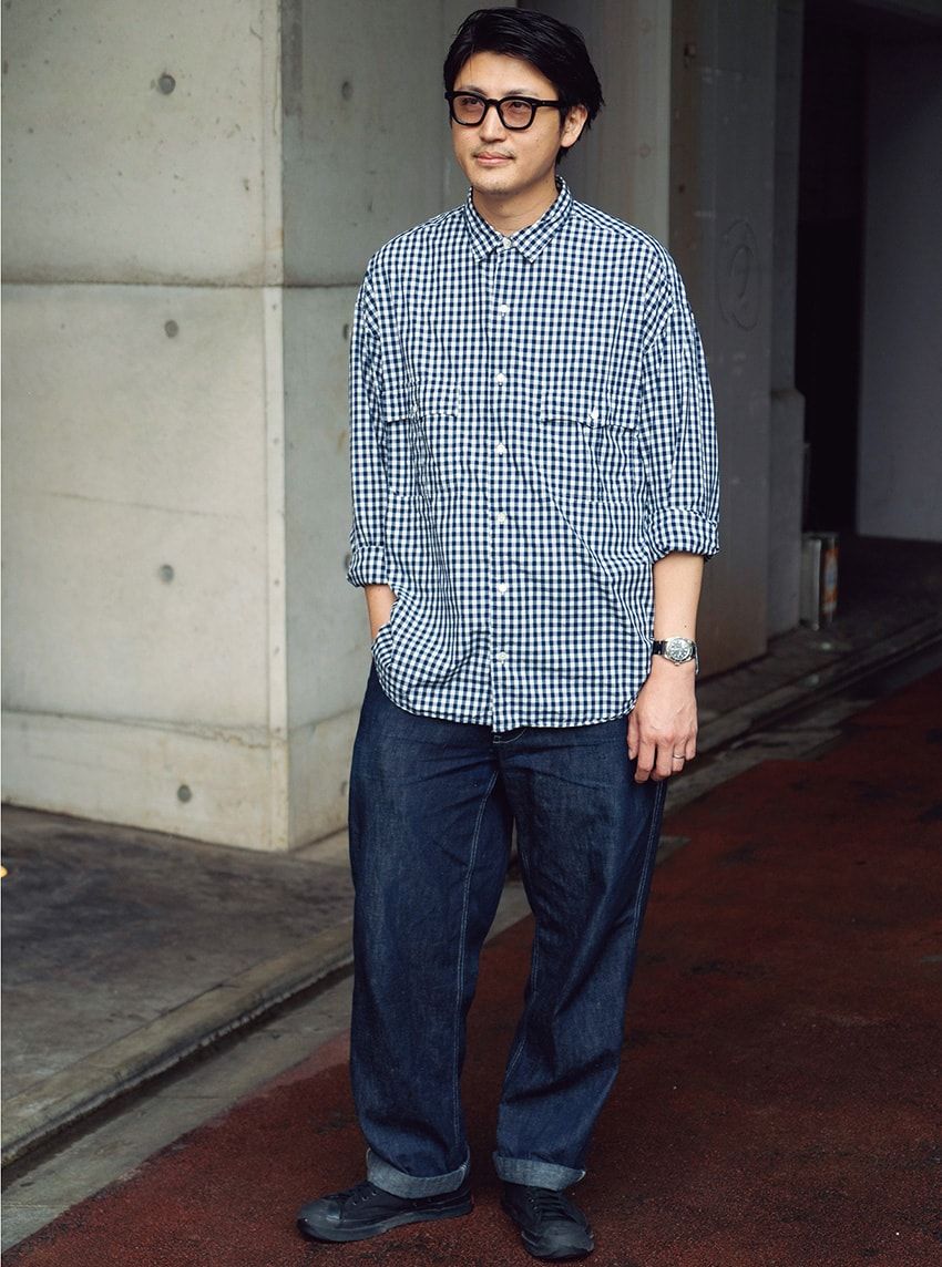 気分の“青シャツ”スタイルをイッキ見！ スナップした16人の着用ブランドもリストアップ - 5枚目の画像