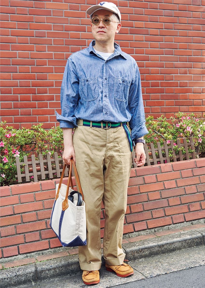 気分の“青シャツ”スタイルをイッキ見！ スナップした16人の着用ブランドもリストアップ - 15枚目の画像