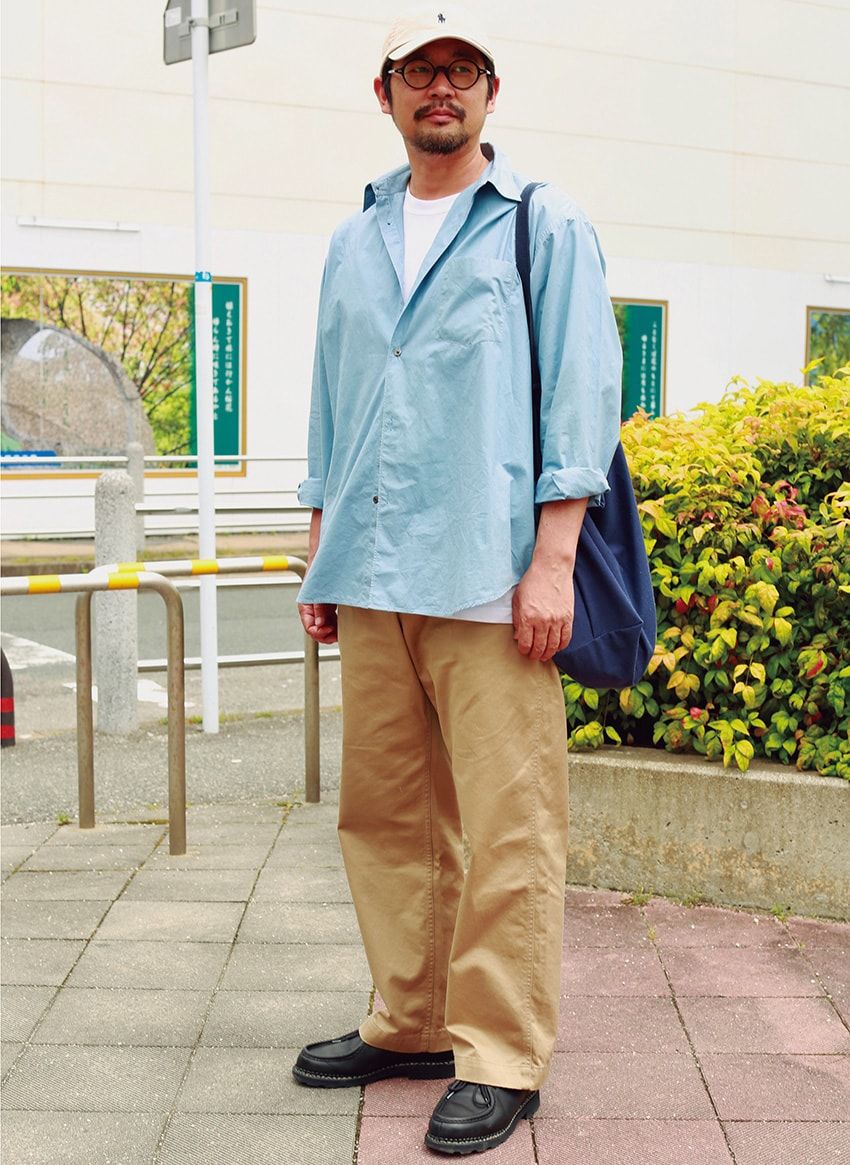気分の“青シャツ”スタイルをイッキ見！ スナップした16人の着用ブランドもリストアップ - 10枚目の画像