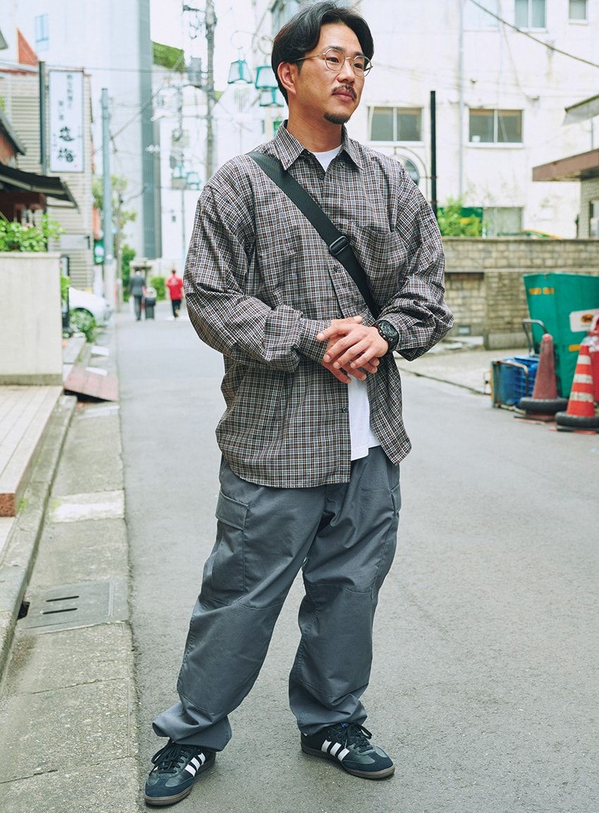 太めの“軍パン”の着こなしサンプル。街角スナップで見つけた、真似したい7名のスタイル - 5枚目の画像