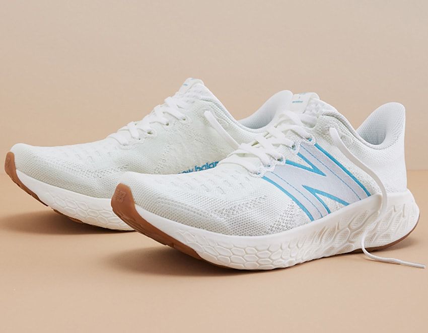 「ニューバランス×ブルーボトル」異業種コラボ。青がアクセントのサステナブルな一足 - 6枚目の画像