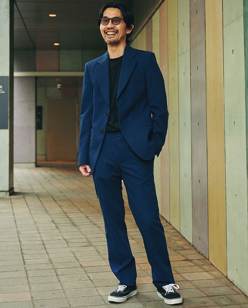 スタイリスト荒木大輔の“着流し”スーツ術は「Tシャツ、スニーカー、黒がマイルール」 - 2枚目の画像